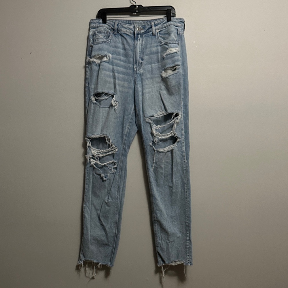 American Eagle Outfitters Mom Jean Distressed Light Blue Denim 14 X- Long